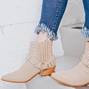 Tan suede Laso western booties
